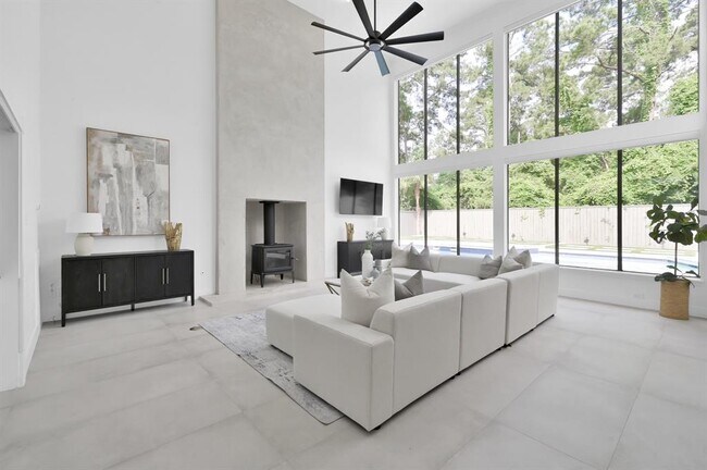 Building Photo - 35 Fernglen Dr