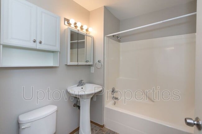 Building Photo - 7230 NE 18th Ave