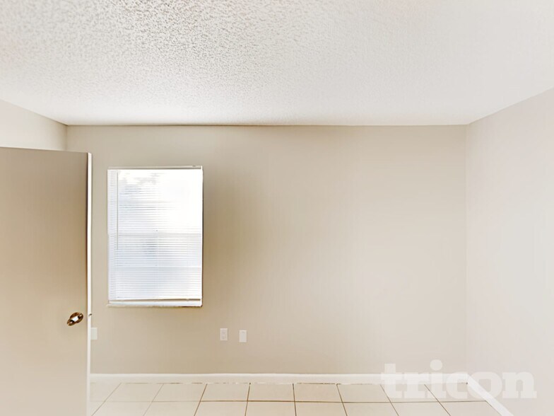 Building Photo - 4128 Sunny Land Dr