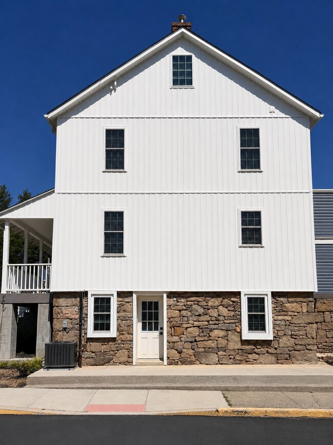 Building Photo - Beautiful 3-Bedroom Home with Historic Charm