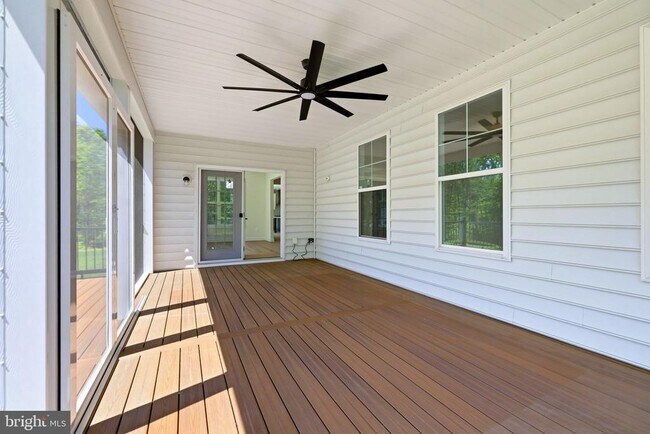 Building Photo - 301 Kingdom Dr