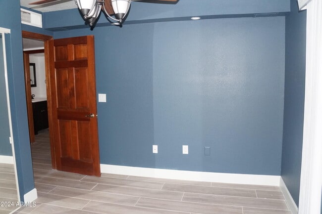 Building Photo - 5756 W Del Rio St