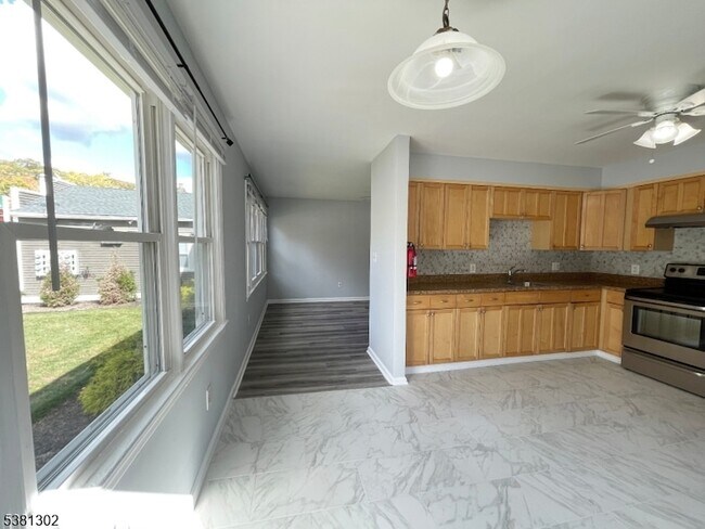 Building Photo - 31 Lakeside Blvd