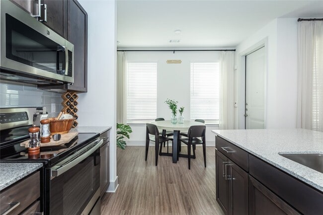 Building Photo - 698 Basilica Bay Dr