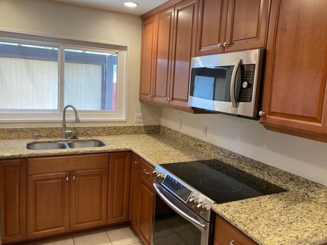 Building Photo - 4644 Chateau Pl