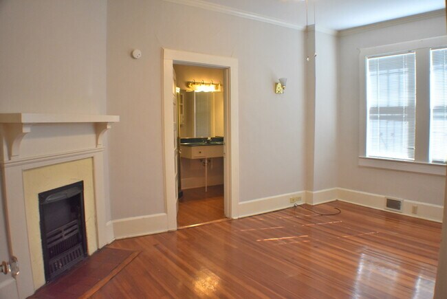 Building Photo - 2522 Blossom St