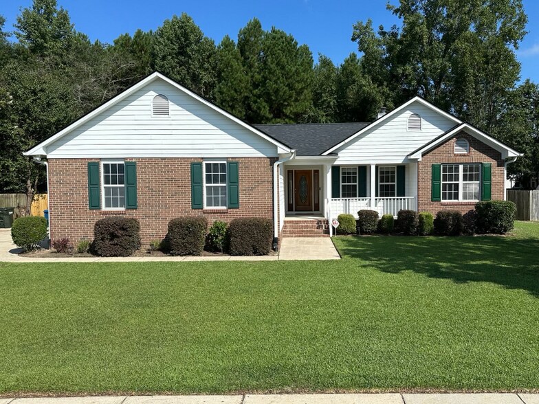 Primary Photo - 8400 English Saddle Dr
