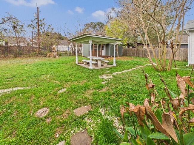 Building Photo - 1206 E 30th St