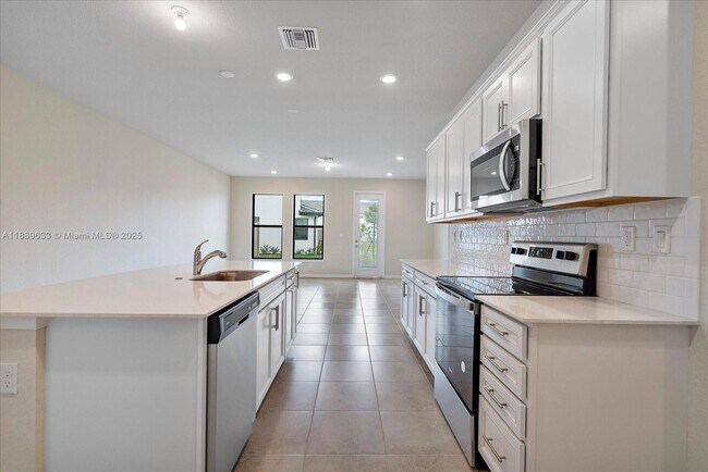 Building Photo - 2108 Appleton Cir N