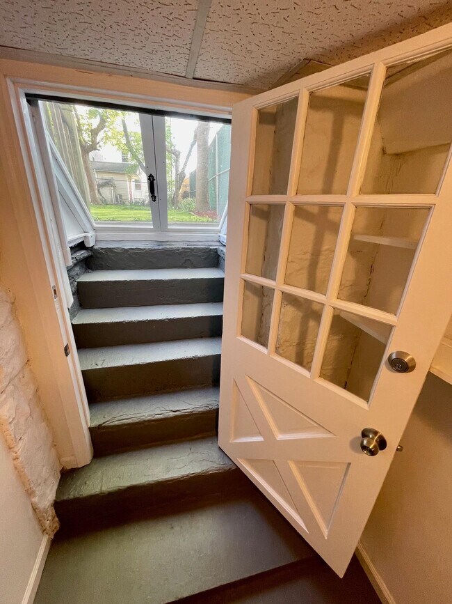 Building Photo - 27 Hopkins Ave