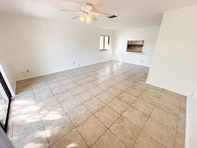 Building Photo - 125 S Palmway