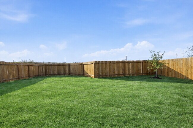 Building Photo - "Charming 3-Bedroom Retreat with 2 Baths in the Heart of New Braunfels!"