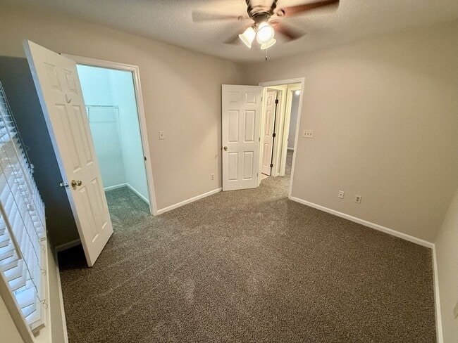 Building Photo - 1024 Laurens Way