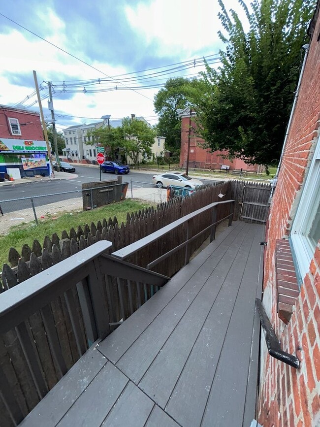 Building Photo - Cozy Home w/2 bath!