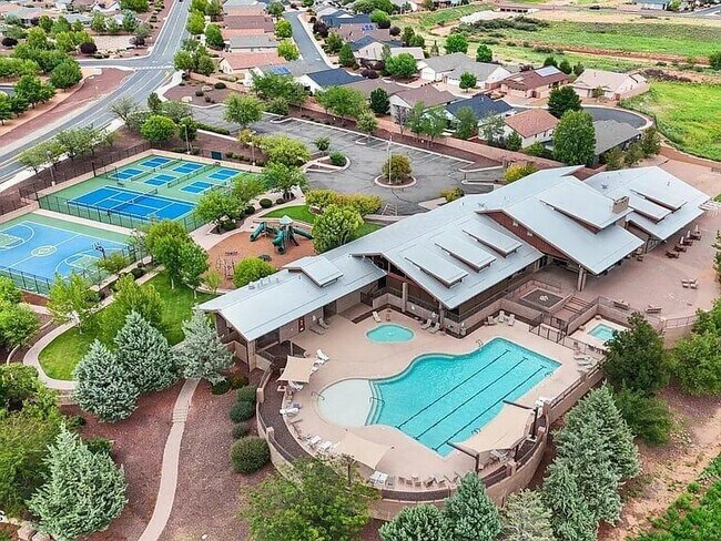 Building Photo - 328 La Paz St