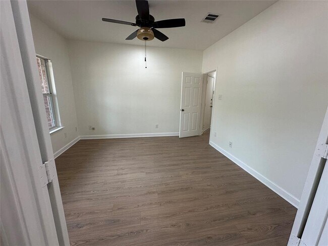 Building Photo - 3309 Blue Ridge Dr
