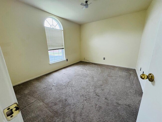 Building Photo - 1012 Black Locust Drive West