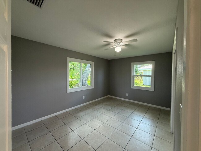 Building Photo - 3 Bedroom 2 Bath Single Family Home