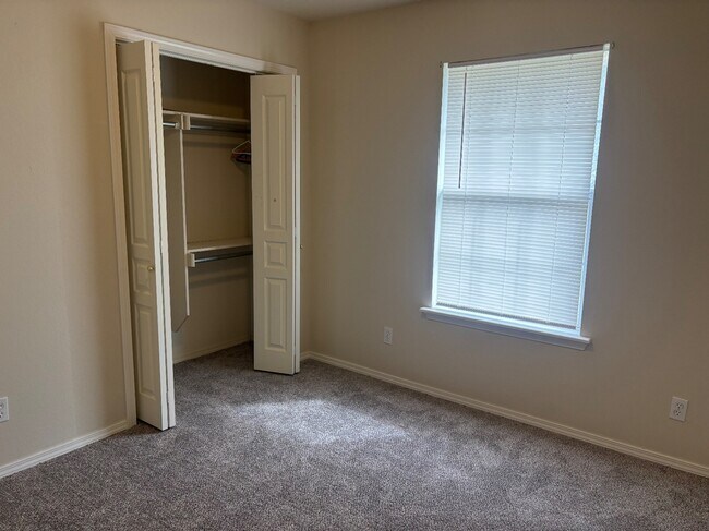 Building Photo - 2310 S Hickory St