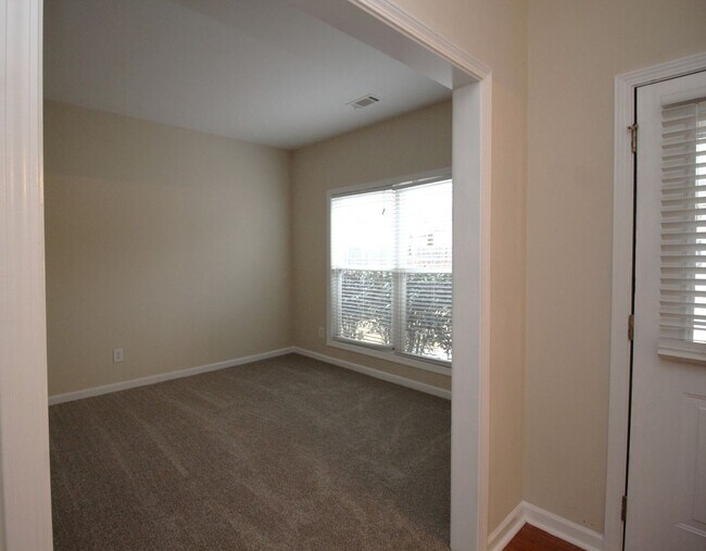 Building Photo - Walking distance to Downtown Sugar Hill!