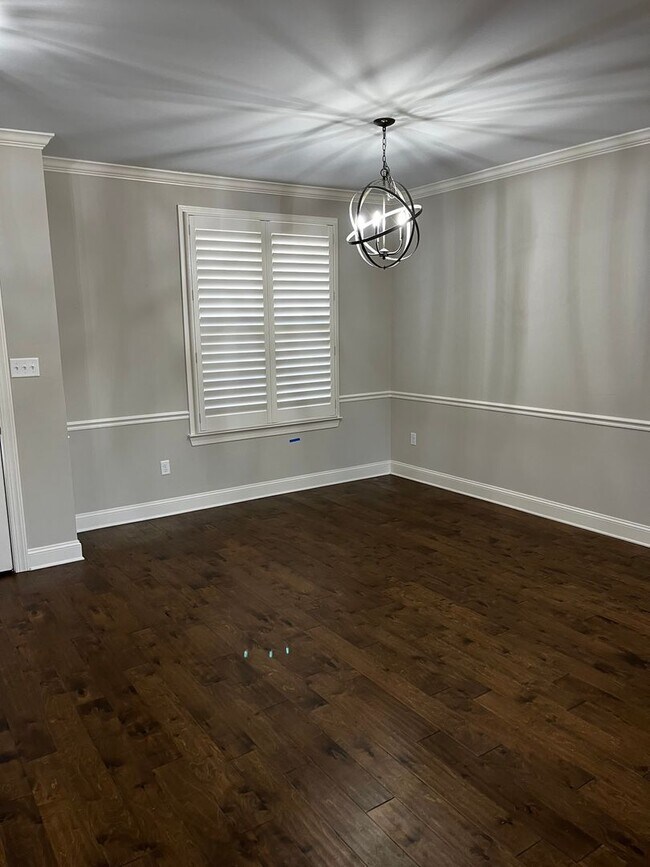 Building Photo - Custom Built home in a quiet subdivision