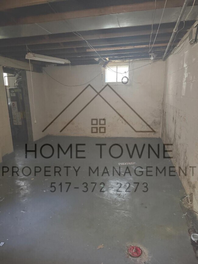 Building Photo - 424 N Clemens Ave