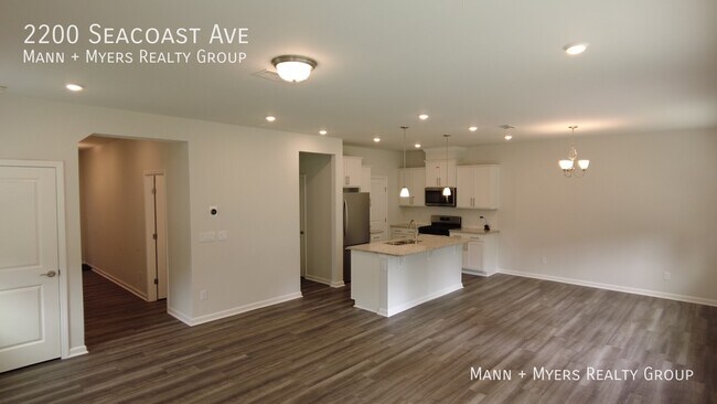 Building Photo - 2200 Seacoast Ave