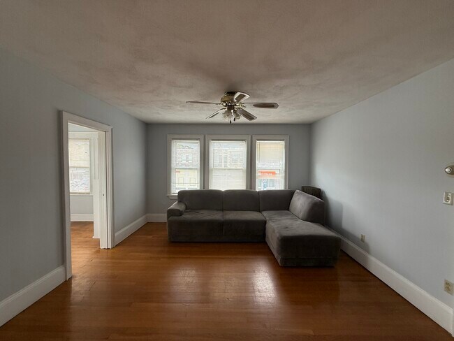 Building Photo - 527 Gallivan Blvd