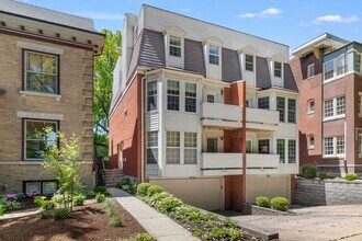 Building Photo - Spacious 1,440 SF Central West End Home with Garage Parking, Pool Access & Close to BJC/WashU