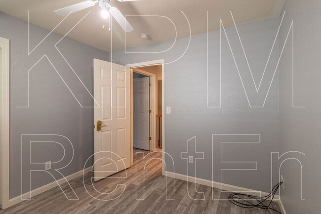 Building Photo - 6221 Crestview Cir