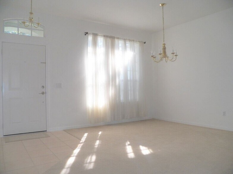 Building Photo - 5817 Laguna Woods CT