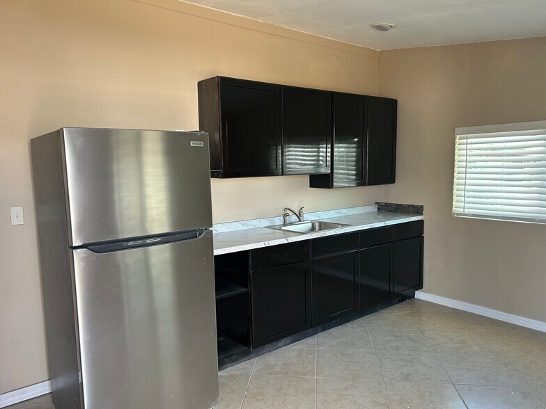 Building Photo - 6627 S 22nd Pl