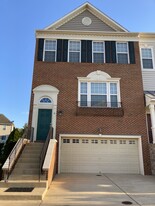 Building Photo - 8 Lamplighter Ln