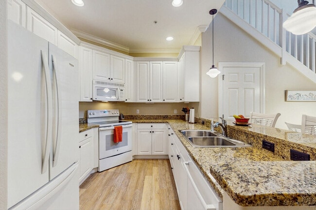 Building Photo - 9115 Capistrano St S