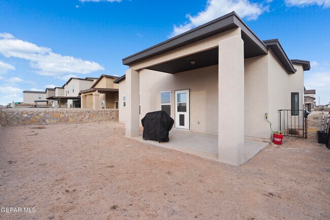 Building Photo - 12681 Don Norte St