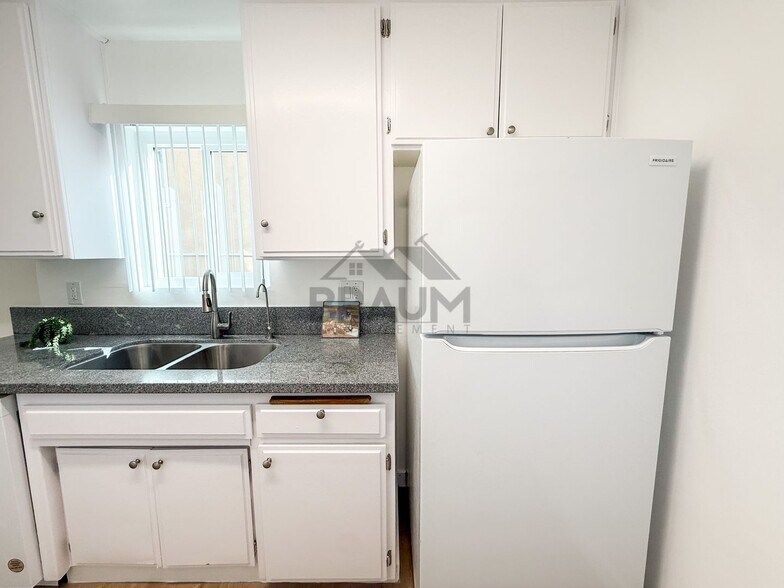 Building Photo - 13347 Victory Blvd