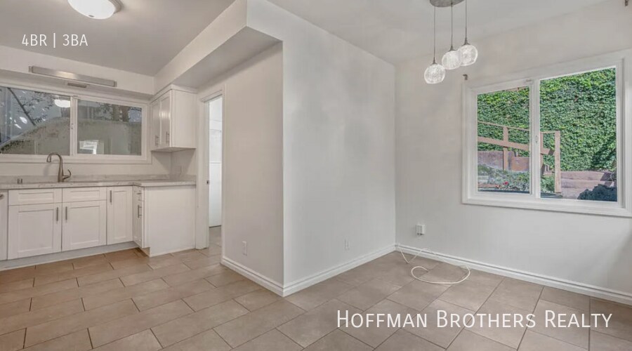 Building Photo - 1222 Daniels Dr