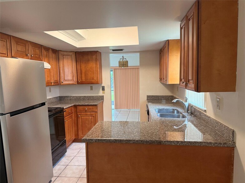 Building Photo - 22 Laredo Pl