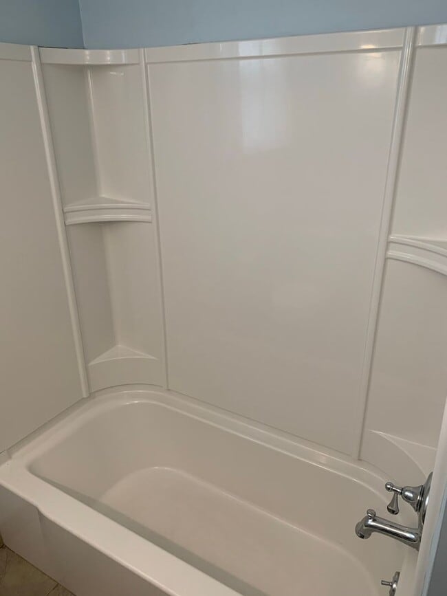 Building Photo - Charming Trolley Area Brick Townhome