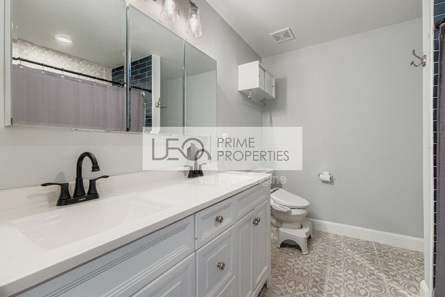 Building Photo - 677 Ira St SW