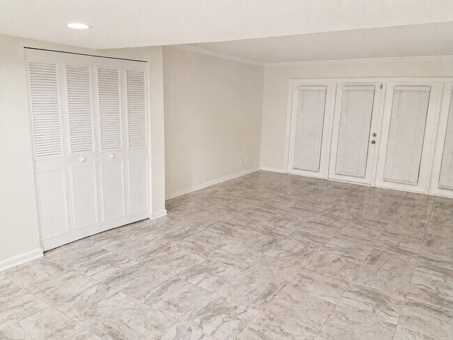 Building Photo - 3870 Mission Dr