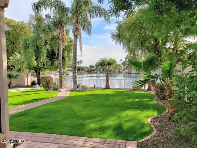 Building Photo - 10945 W Poinsettia Dr