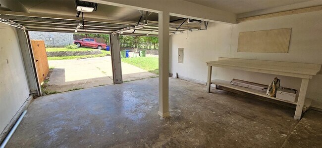 Building Photo - 12718 Hilltop Dr