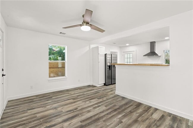 Building Photo - 214 W Davilla St