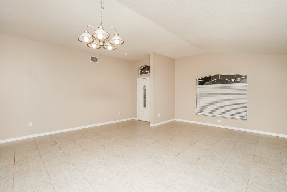 Building Photo - 15950 Leatherleaf Ln