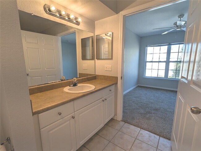 Building Photo - 5611 Bidwell Pkwy