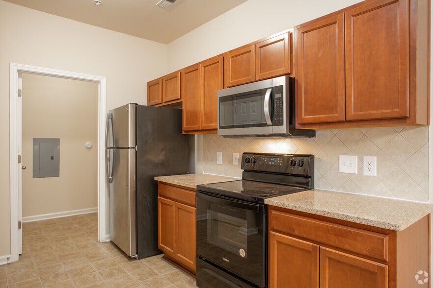 2BR, 2BA - 1,100SF - Kitchen - The Cliffs at Waterford