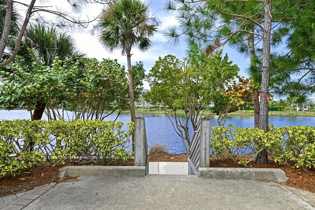 Building Photo - 340 Sapphire Lake Dr