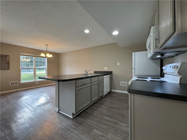 Building Photo - 749 Royal Sunset Dr