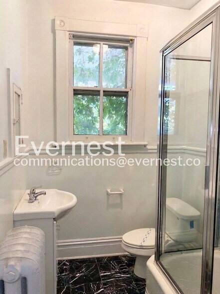 Building Photo - 2207 W Grace St